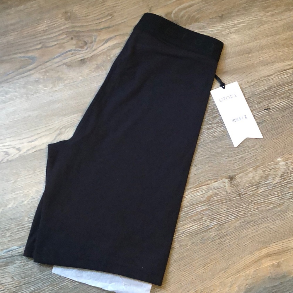 stori. 8 inch hero short